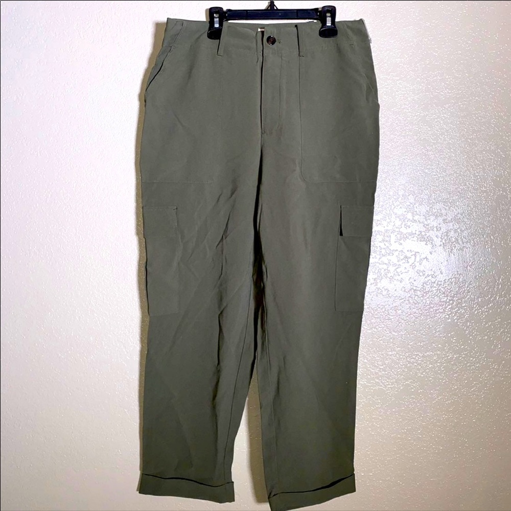 Womens Medium ** Green Pants ** NWT